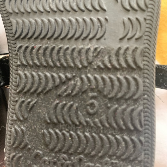 3 items for $15! Cat & Jack Shoes 😍 - Picture 4 of 5